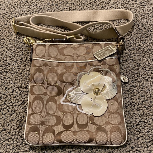 Coach Crossbody Bag in GUC - Picture 1 of 10